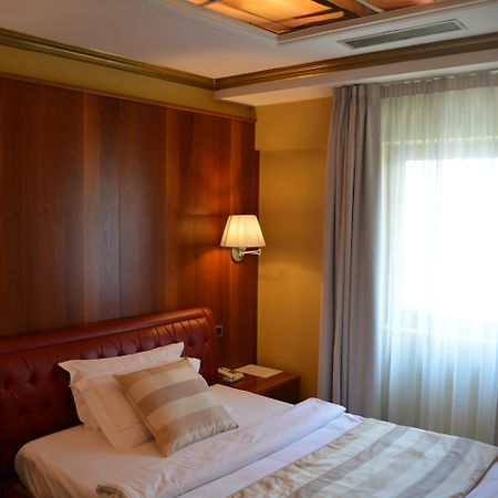 Diplomat Hotel & Spa Tirana Bagian luar foto
