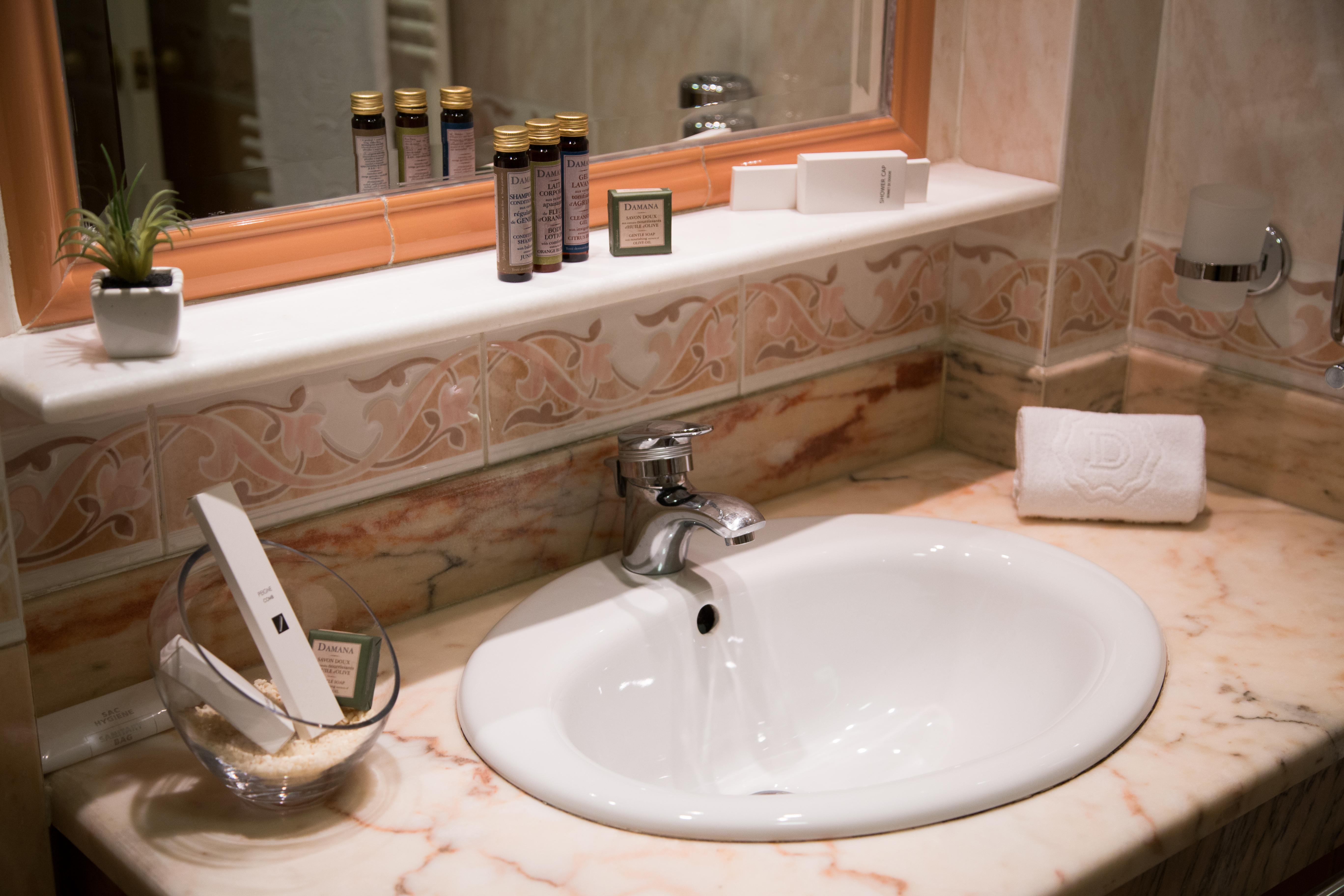 Diplomat Hotel & Spa Tirana Bagian luar foto