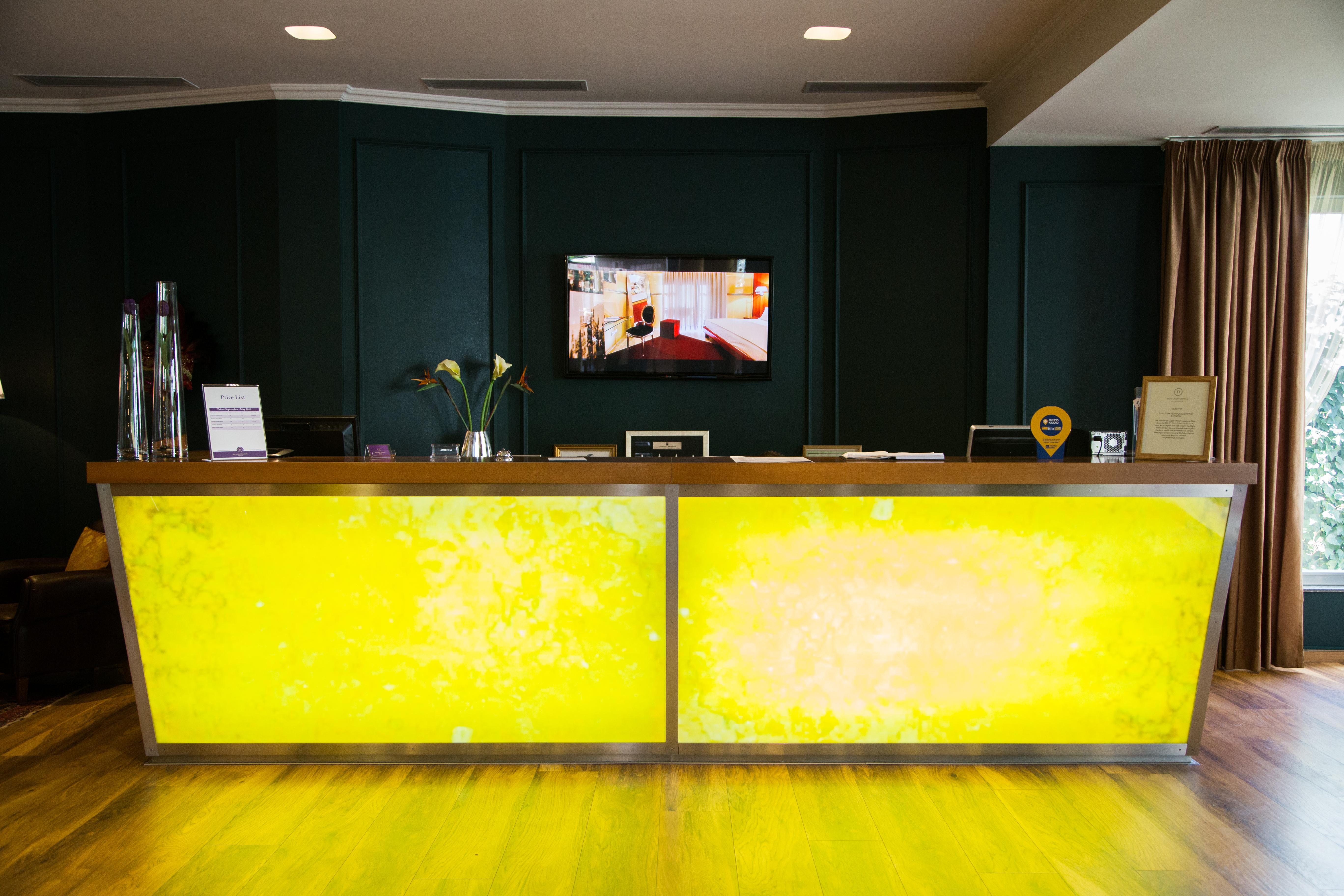 Diplomat Hotel & Spa Tirana Bagian luar foto