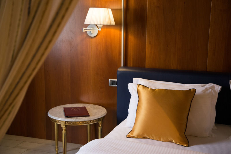 Diplomat Hotel & Spa Tirana Bagian luar foto