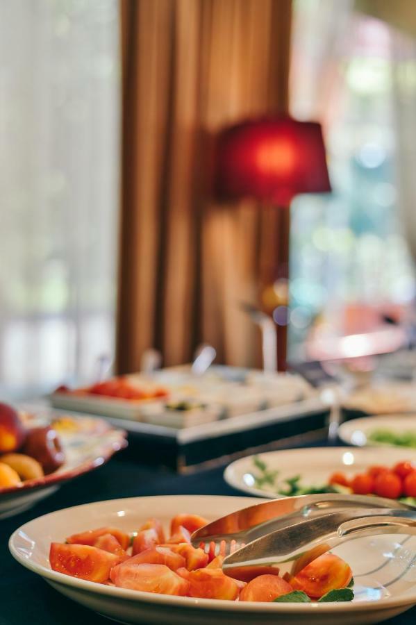 Diplomat Hotel & Spa Tirana Bagian luar foto